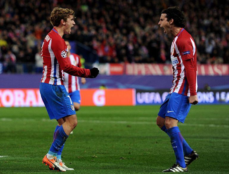 Griezmann y Tiago celebran un gol en el último partido de Champions.