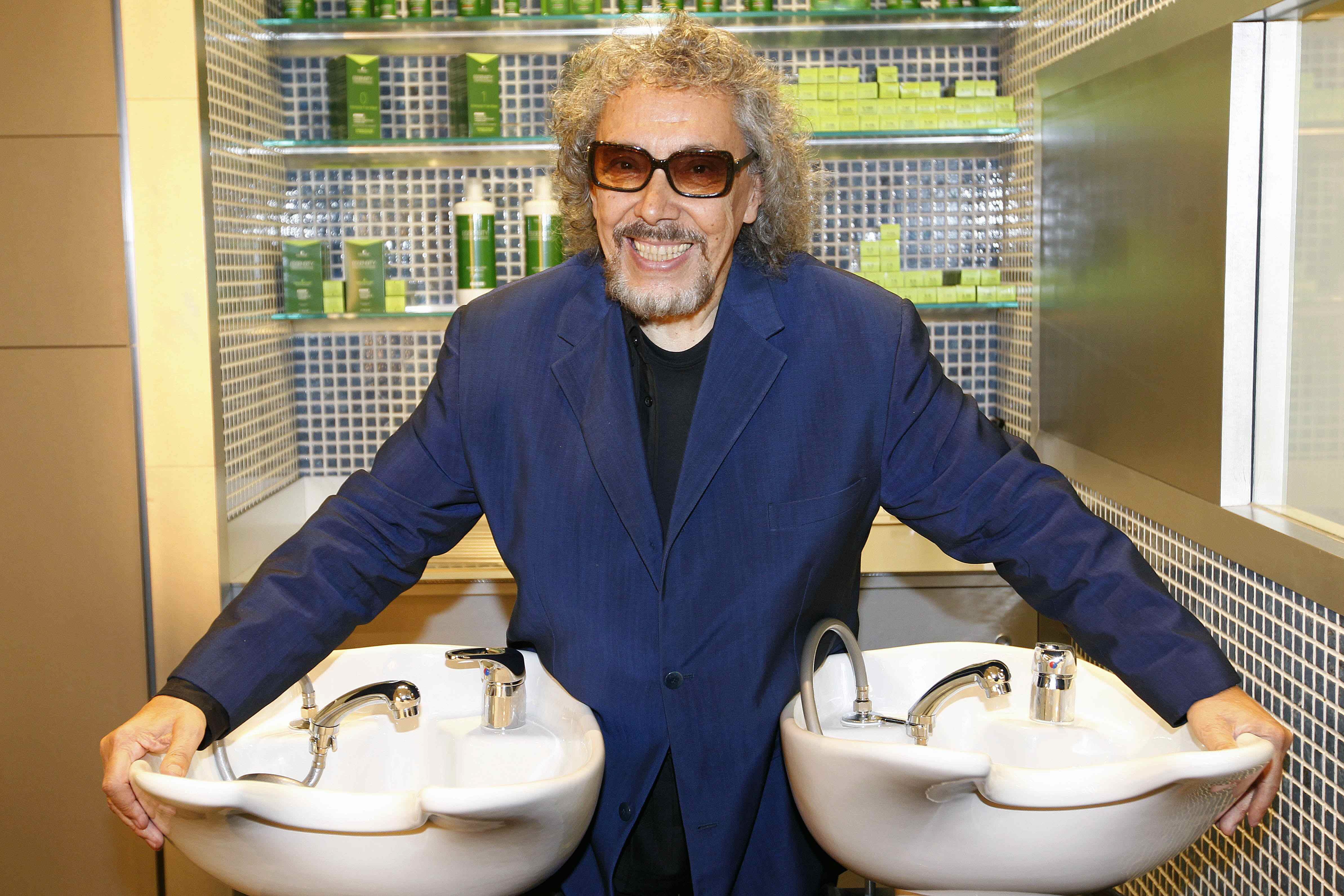 BARCELONA, 29/05/2023. Fotografía de archivo, tomada el 24/05/2012, del peluquero Lluís Llongueras, que ha fallecido este lunes en Barcelona a los 87 años debido a un cáncer de garganta. EFE/Archivo/Marta Pérez