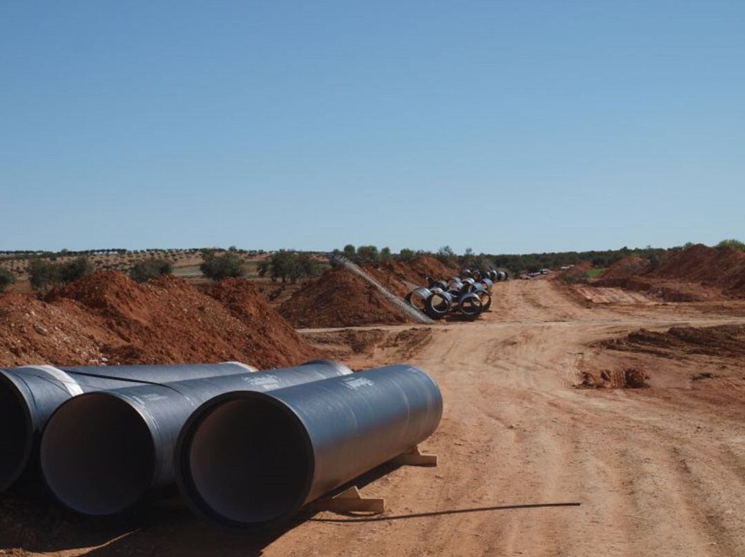 Imagen de archivo de la construcción de la tubería