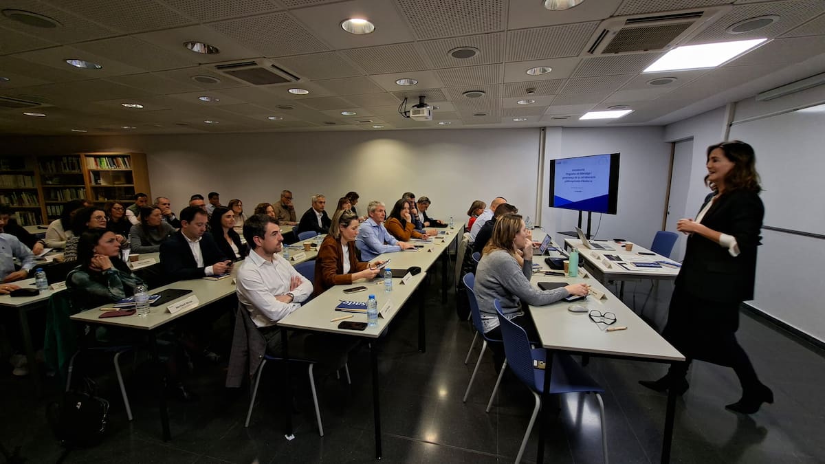 Una trentena de professionals participen en una formació per reforçar la col·laboració publicoprivada