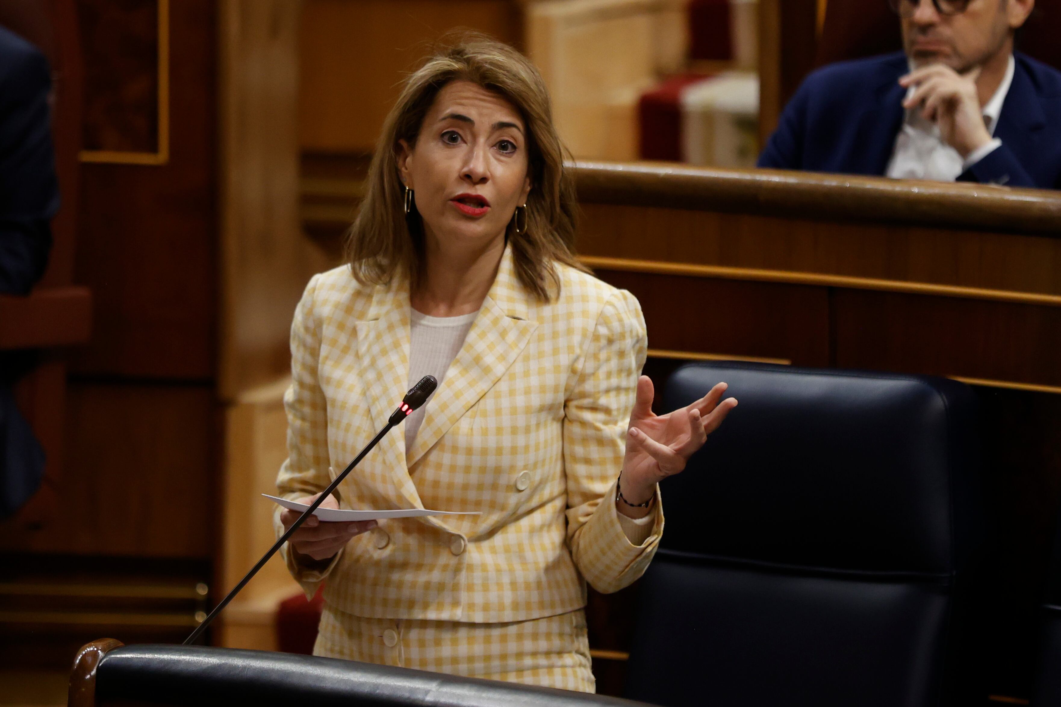 MADRID, 29/03/2023.- La ministra de Transportes, Raquel Sánchez durante la sesión de control al Gobierno celebrada este miércoles en el Congreso de los Diputados en Madrid. EFE/ Juan Carlos Hidalgo
