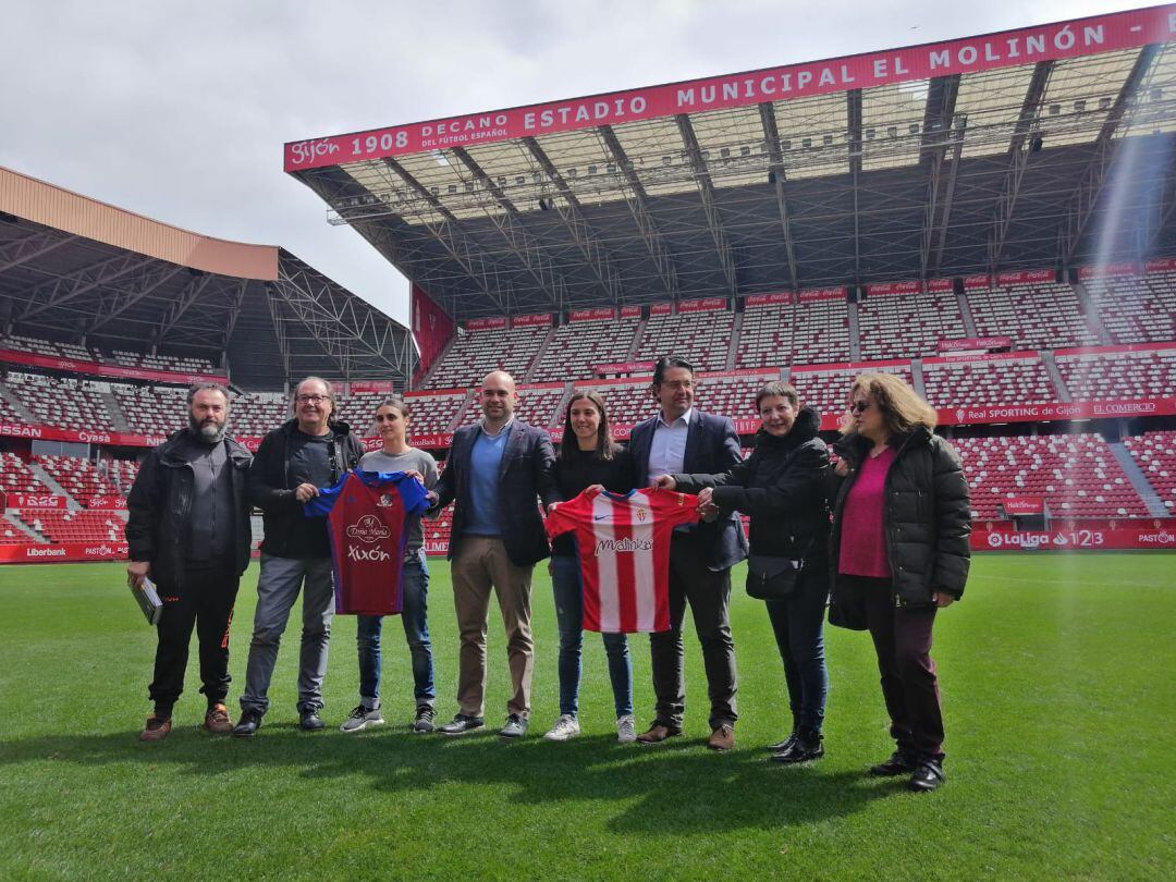 Representantes del Sporting, el Gijón Fútbol Femenino y el ayuntamiento de Gijón.