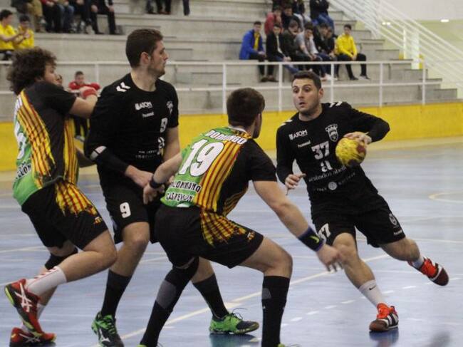 El Bm. Elda - C.E.E. no cede y sigue sumando