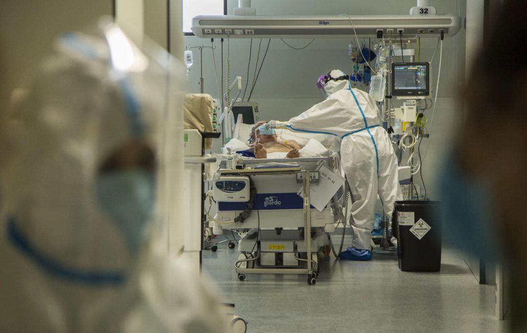 Imagen de archivo de la UCI del Hospital de Valdecilla en Santander.