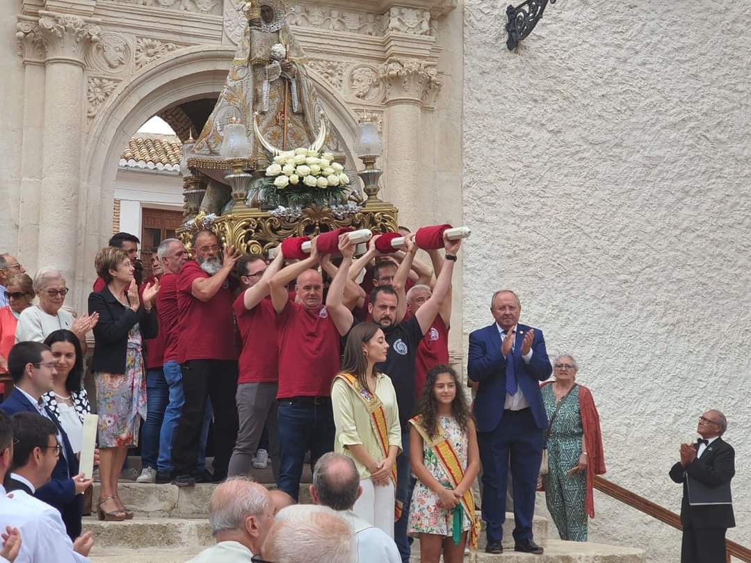 Momento de la salida de La Morenica del Santuario