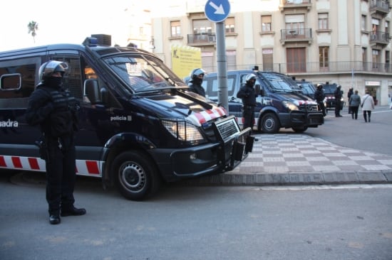 Desplegament dels Mossos d&#039;Esquadra a prop del centre social okupa Can Vies, al barri de Sants de Barcelona