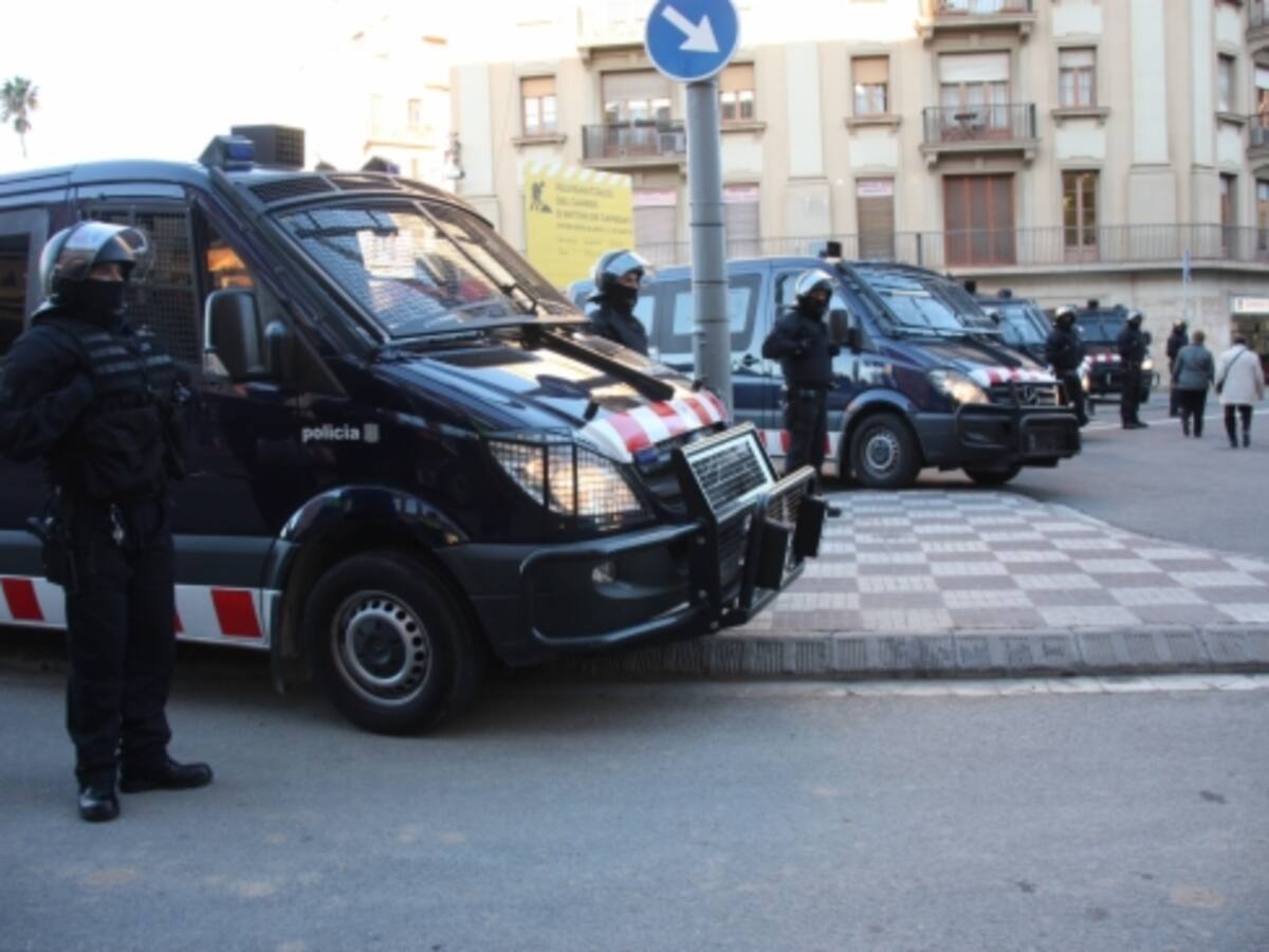 Detenen sis joves acusats d'agredir un grup d'ultres