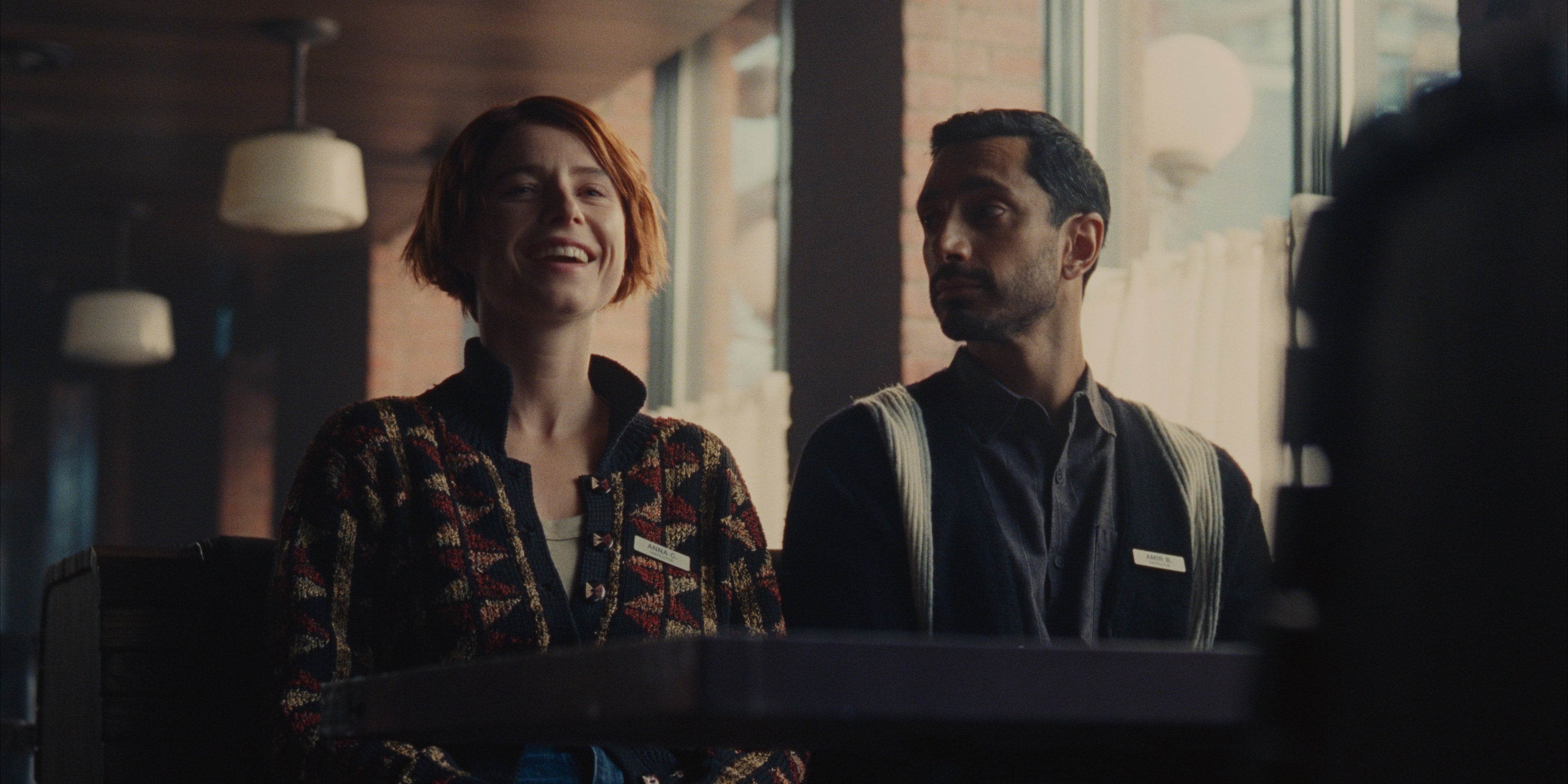 Jessie Buckley y Riz Ahmed en &#039;Fingernails&#039; / Apple TV+