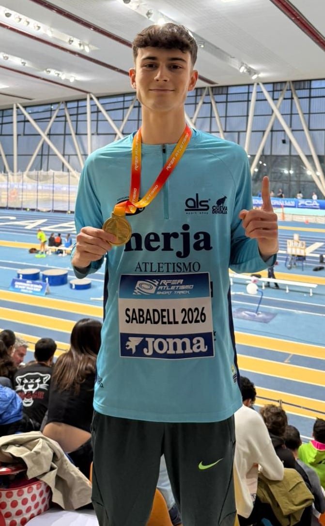 El atleta del Trops-Cueva de Nerja Leandro Andriá, campeón de España de salto de altura