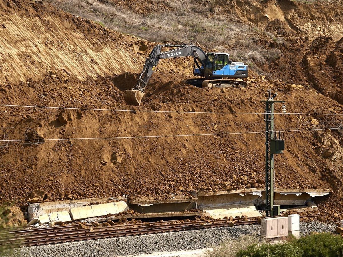 La Junta acusa al Gobierno de "maltratar" a Málaga por la "desconexión" ferroviaria y reclama que pida perdón al sector turístico