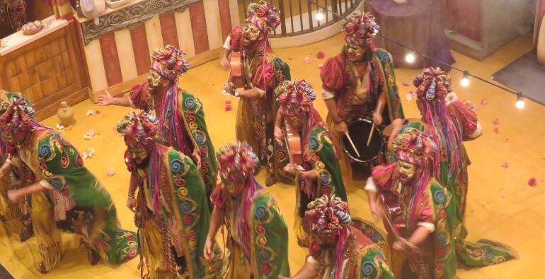 La comparsa El perro andalú en su pase de cuartos de final