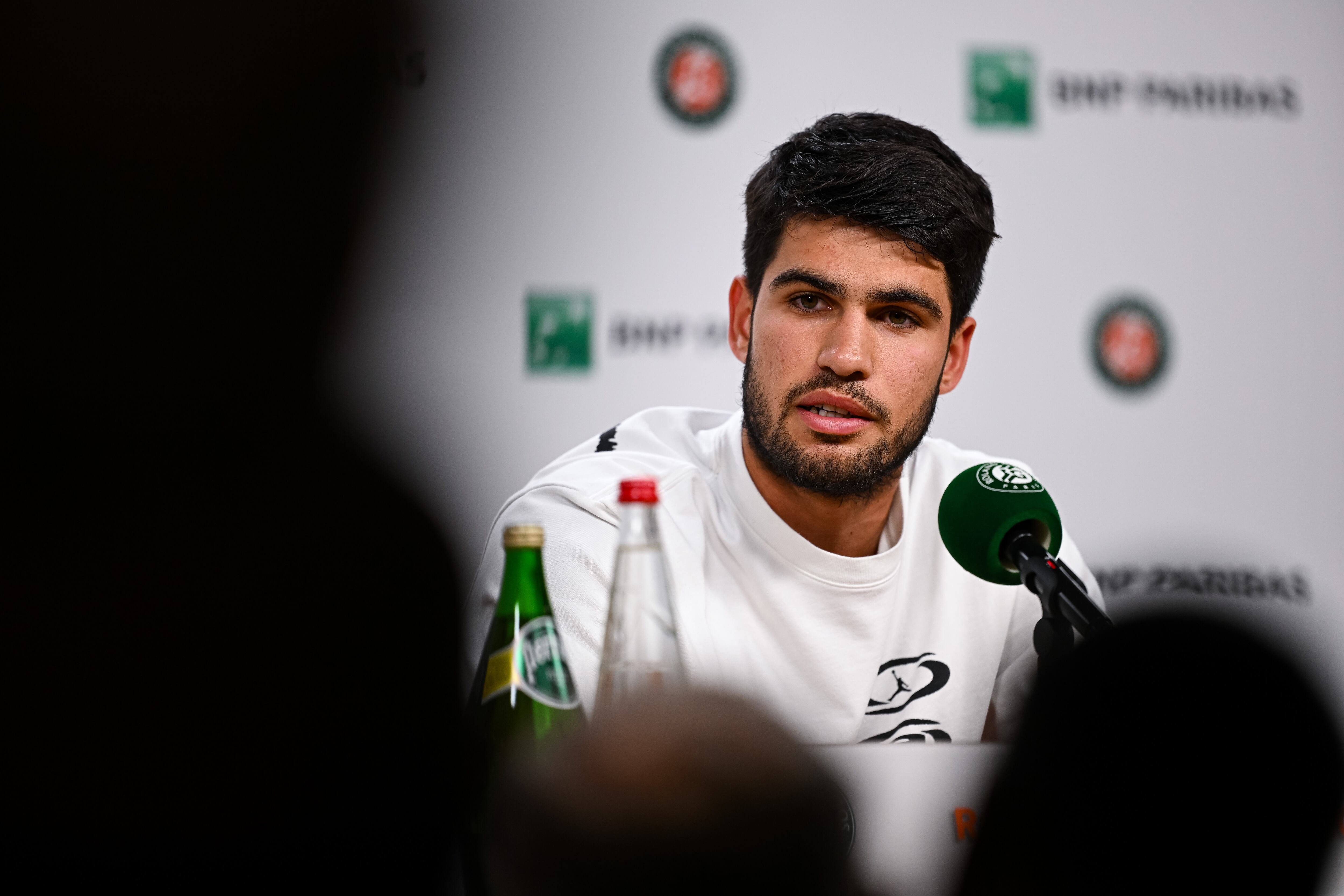 Carlos Alcaraz comparece en la sala de prensa de Roland Garros