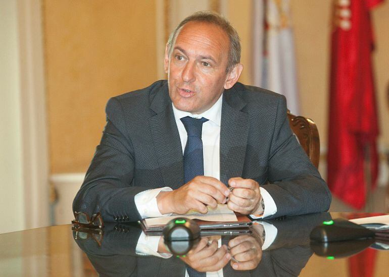 Diputado general, Ramiro González