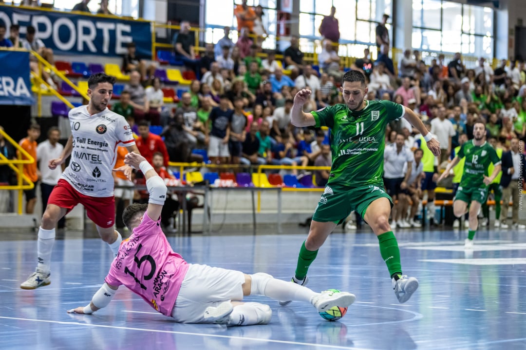 Quique Hernando con el UMA Antequera ante Full Energía Zaragoza/ CD UMA