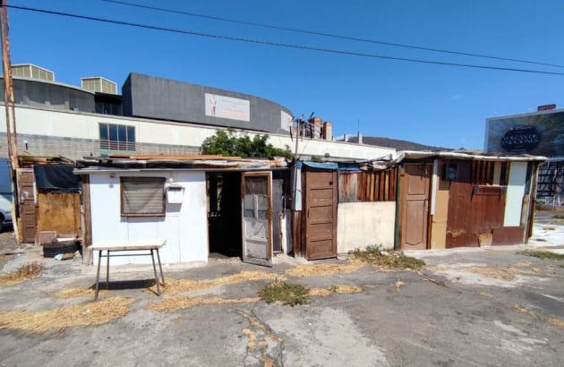 Estado original de la infravivienda derribada en los alrededores del pabellón Pancho Camurria