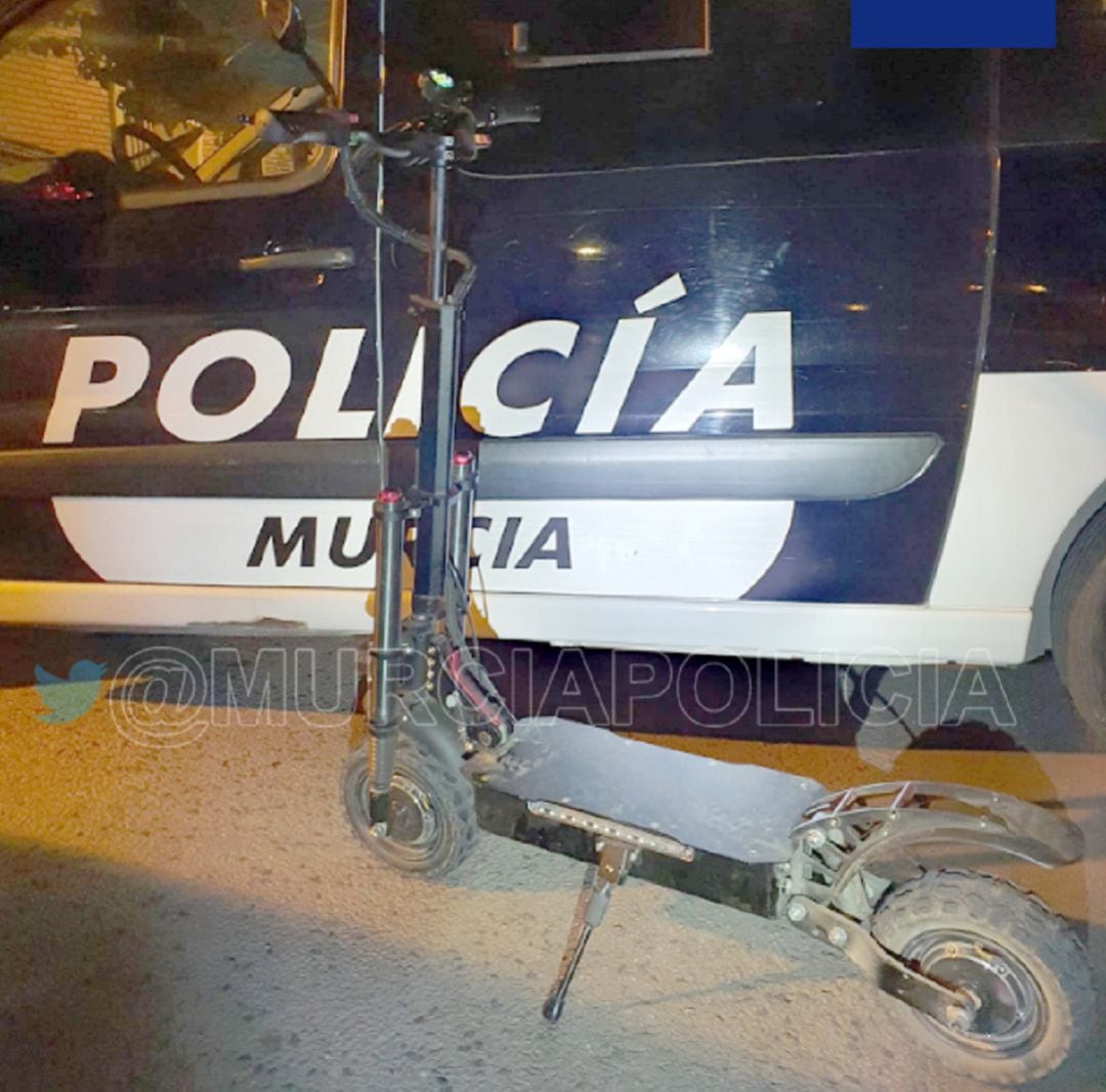 La Policía Local de Murcia denuncia al conductor de un patinete que circulaba a más de 80 Km 