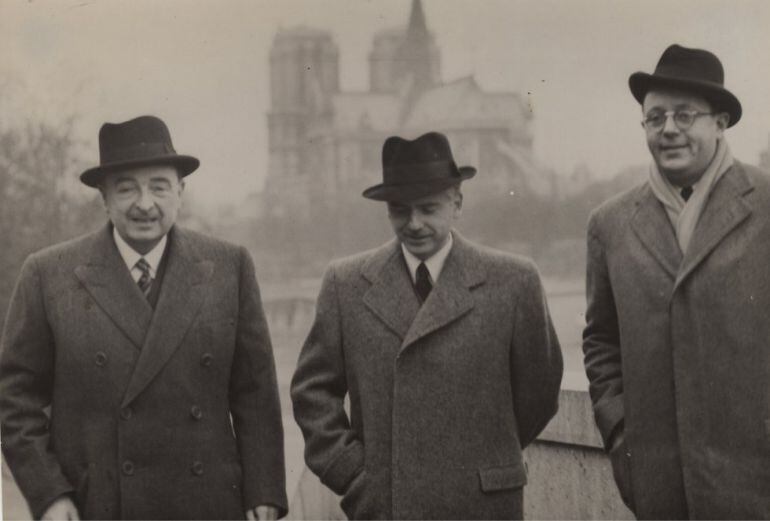 FOTOGALERÍA: Más allá del deber / Antonio Zuloaga Dethomas, agregado de prensa en París, junto al embajador Lequerica y el ministro Serrano Suñer en una imagen entre 1939 y 1942.