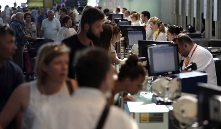 S&#039;han produit cues durant tot el cap de setmana a causa els problemes de Vueling.