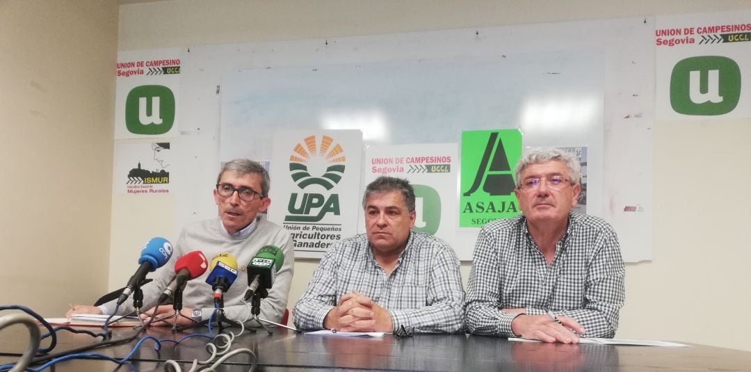 Pedro Matarranz, presidente de UPA Segovia, Juan Manuel Palomares, presidente de Unión de Campesinos Segovia y Guzmán Bayón, presidente de Asaja Segovia.