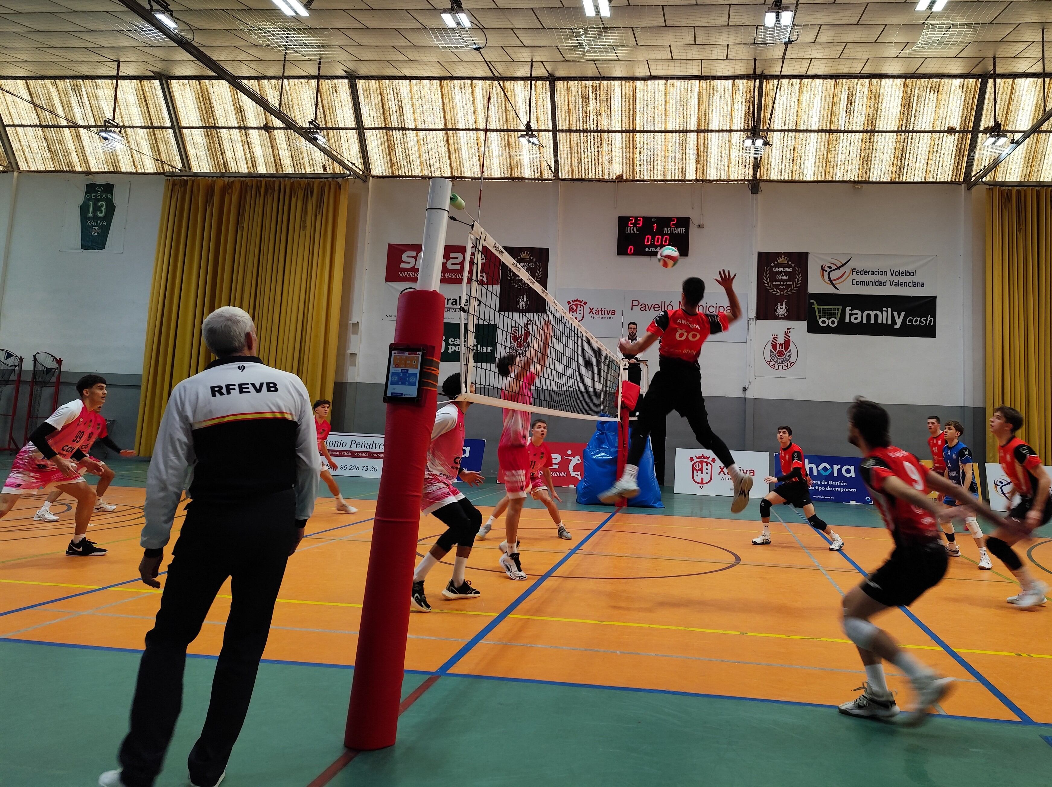 Acción del equipo masculino del CV Xàtiva