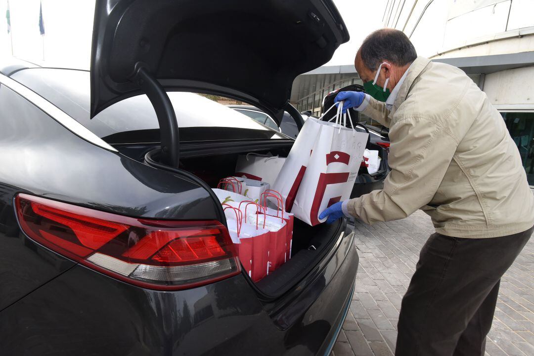 La Diputación continúa este fin de semana con el reparto de mascarillas entre profesionales sociosanitarios