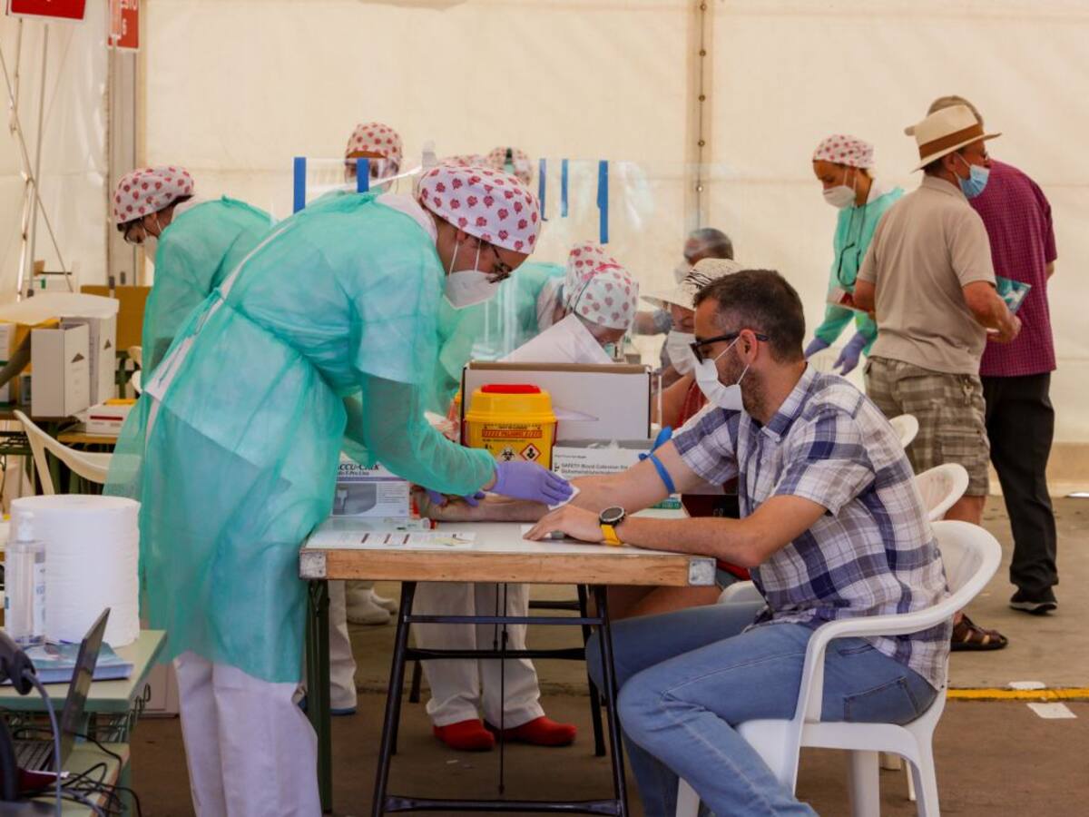 Qué es la polémica cartilla COVID que ha impuesto Madrid para controlar a los enfermos
