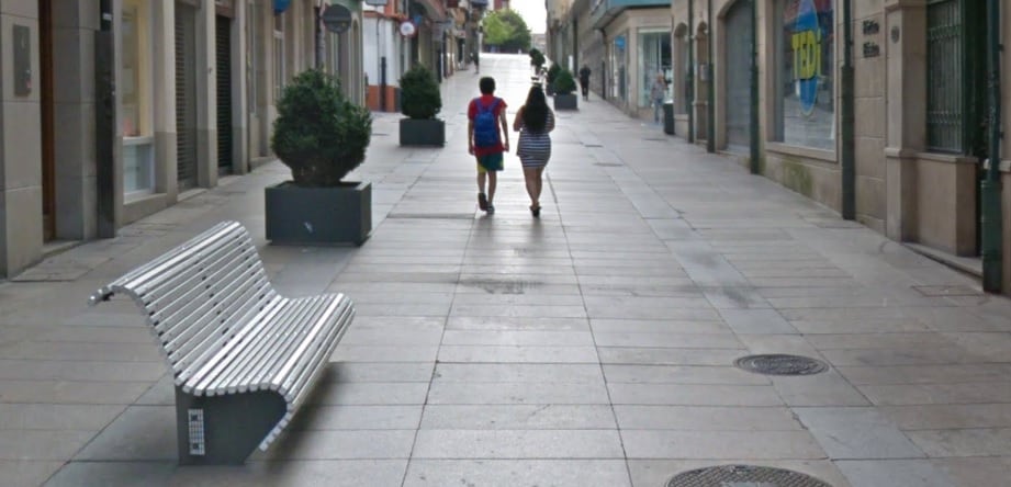 Mobiliario en la calle Real