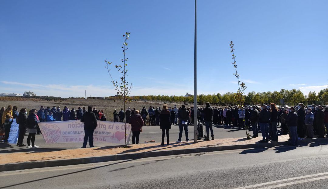 Concentración en el parking del hospital de Villarrobledo -Archivo-