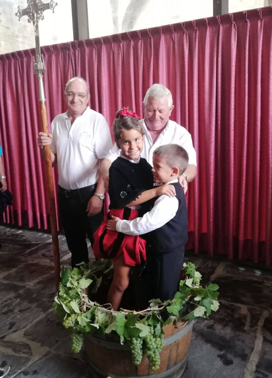 Imagen de la pisada de 2019 con la ofrenda del Ayuntamiento de Puente