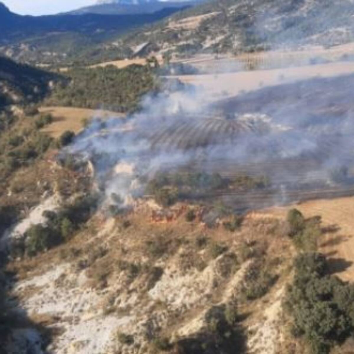 Extinguido el incendio del Isábena, que causó una empacadora