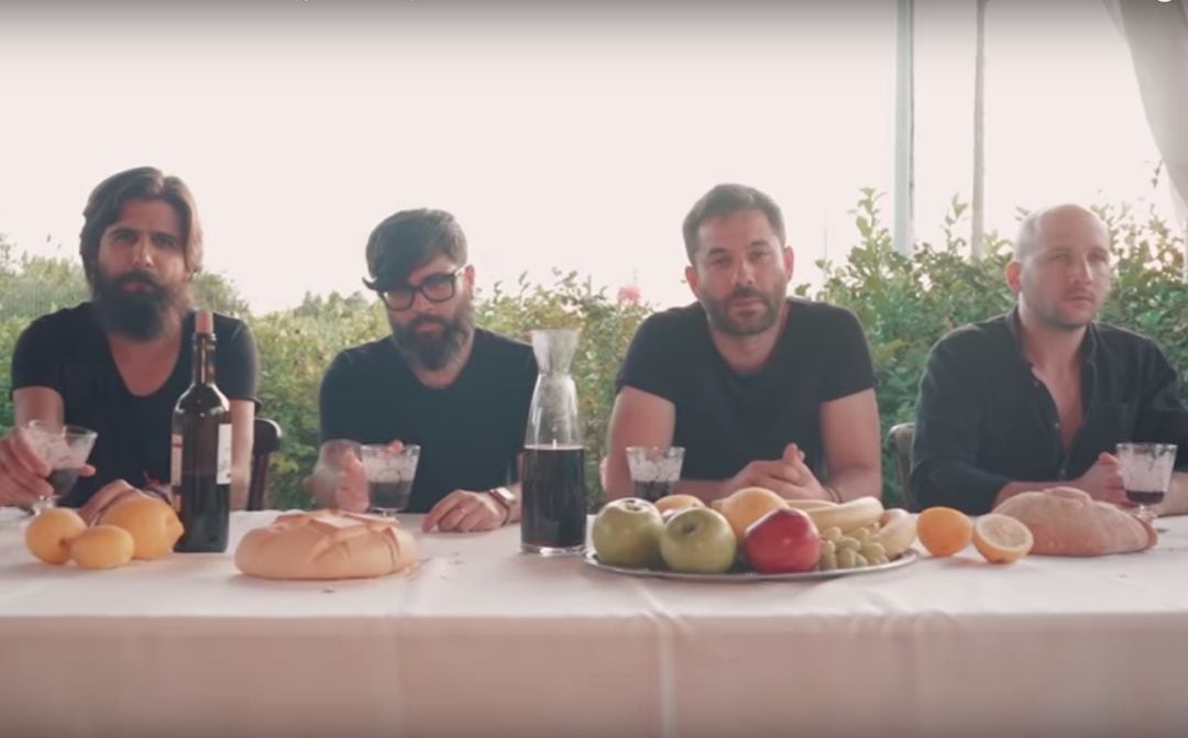 Los integrantes de Viva Suecia durante el videoclip de su nuevo éxito &#039;Lo Que Te Mereces&#039;