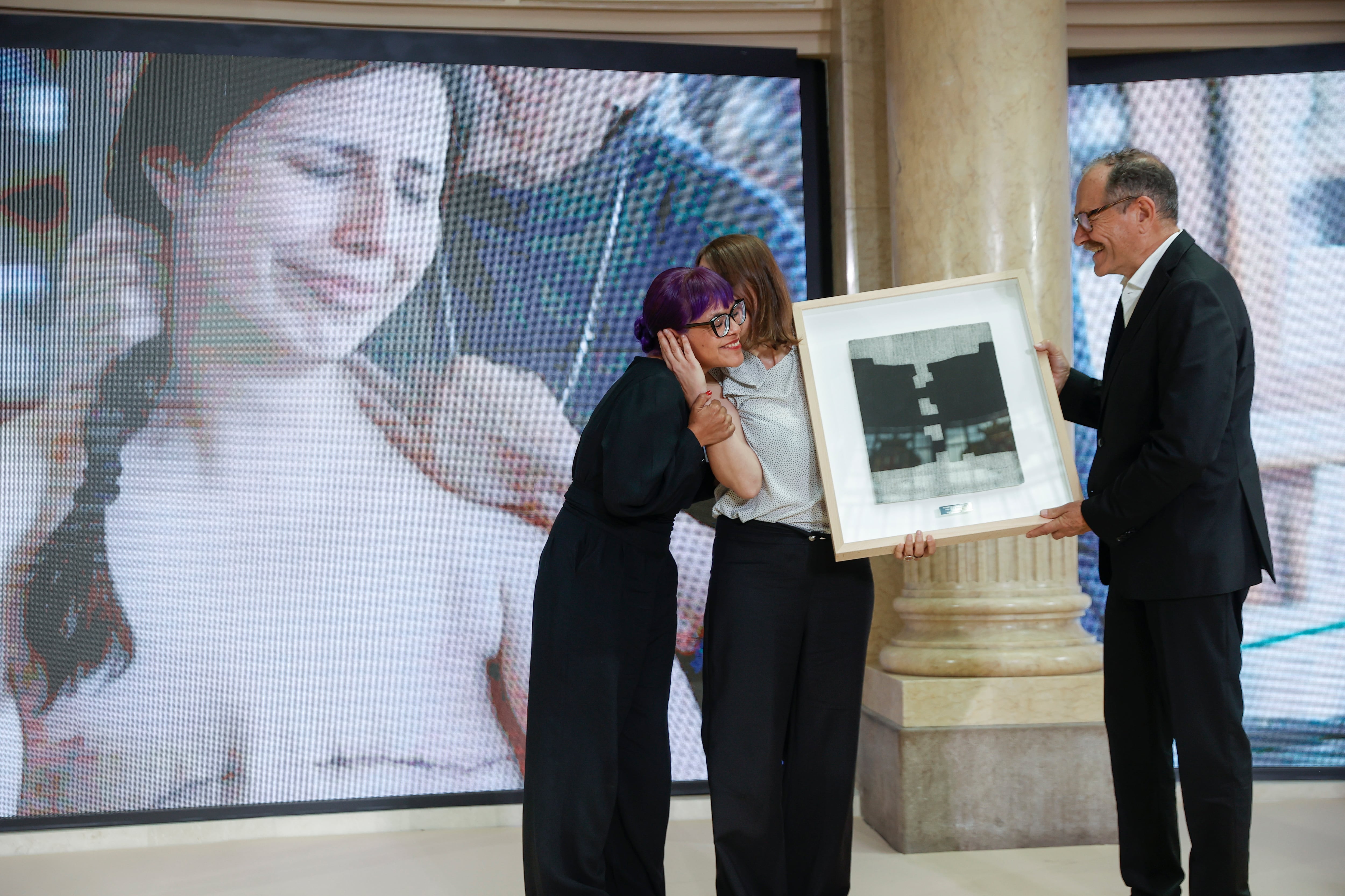 La fotógrafa de la Agencia EFE, Sáshenka Gutiérrez, recibe el premio Ortega y Gasset 2022 a la mejor fotografía ,en el Palacio de las Comunicaciones de Valencia.