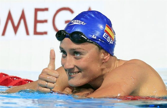 La española Mireia Belmonte tras nadar la segunda semifinal de los 200m mariposa femeninos de los Campeonatos del Mundo de Natación que se ha celebrado hoy en la piscina del Palau Sant Jordi de Barcelona.