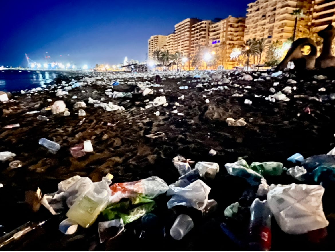 Así amanecen las playas de Málaga tras la noche de San Juan