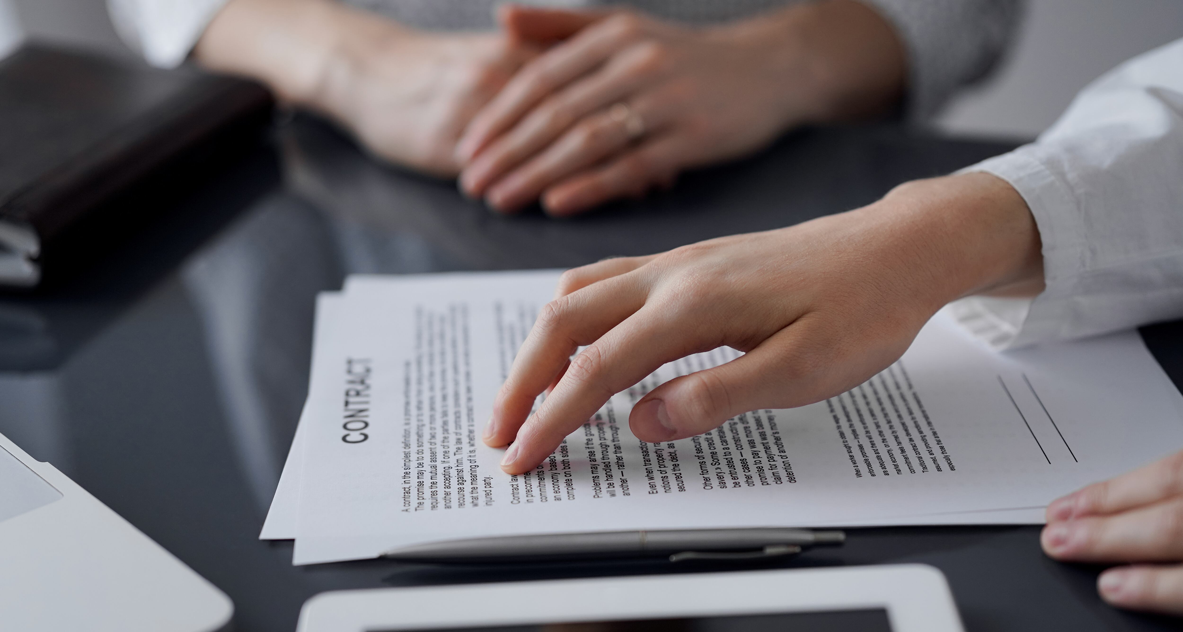 Imagen de stock de un contrato de trabajo