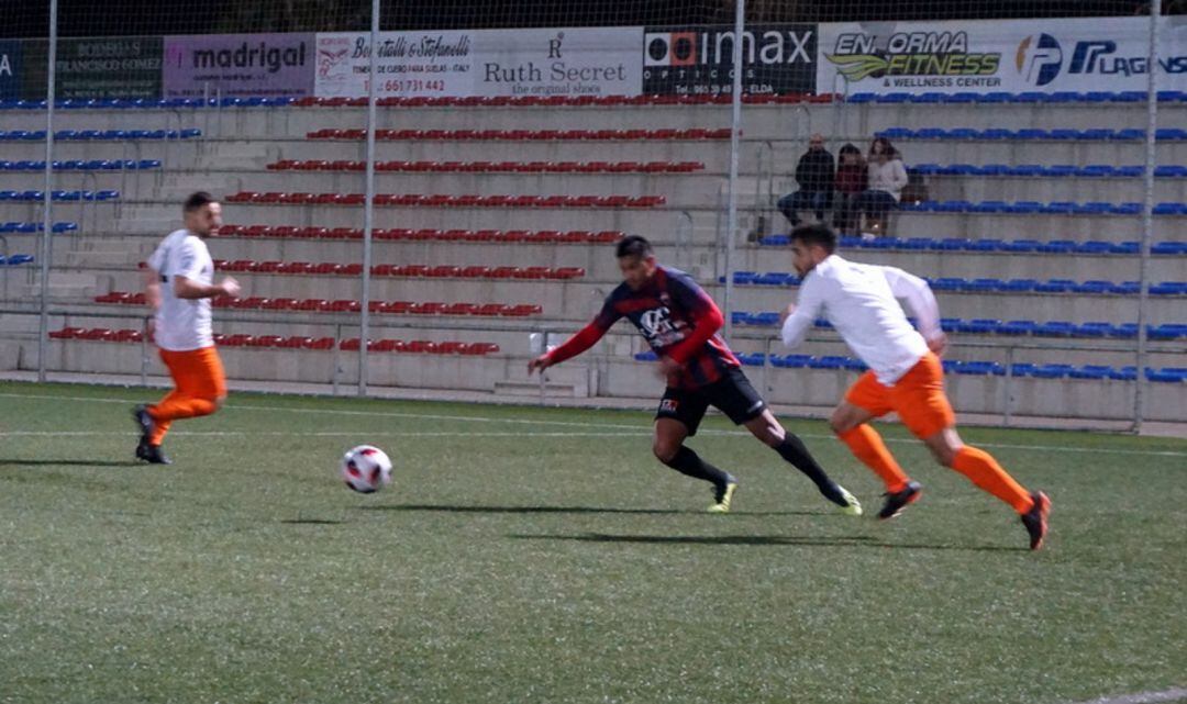 El Eldense ha logrado una victoria que le permite seguir soñando