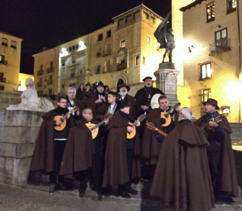 Actuación de la Ronda Segoviana en la Plaza de San Martín