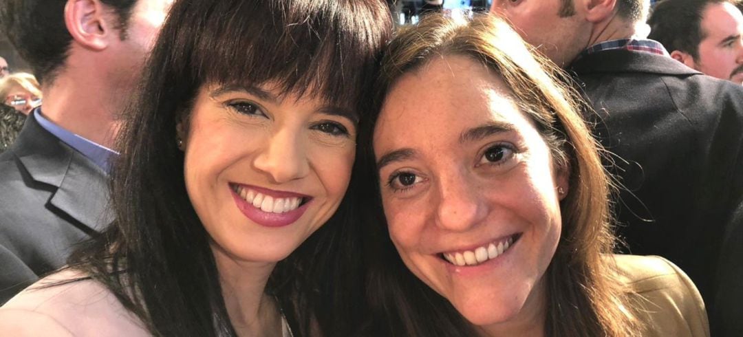 Eva Martínez Acón e Inés rey en el mitin de Pedro Sánchez en A Coruña