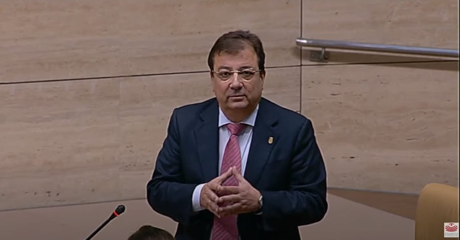 Guillermo Fernández Vara en el Pleno de la Asamblea de Extremadura