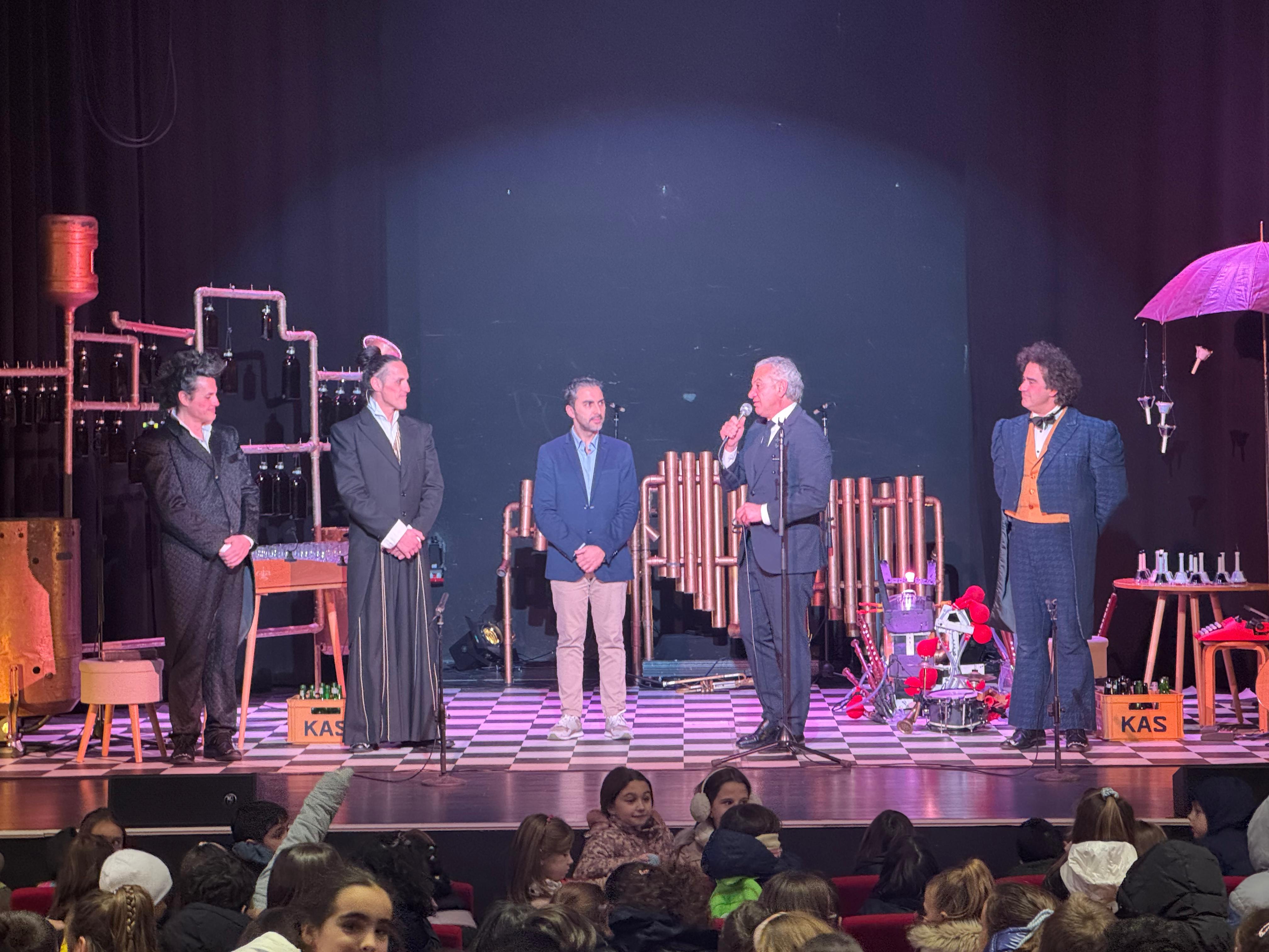 Nicanor Sen destaca la labor de la Escuela de Música, Danza, Teatro y Artes Plásticas en su visita a Guardo