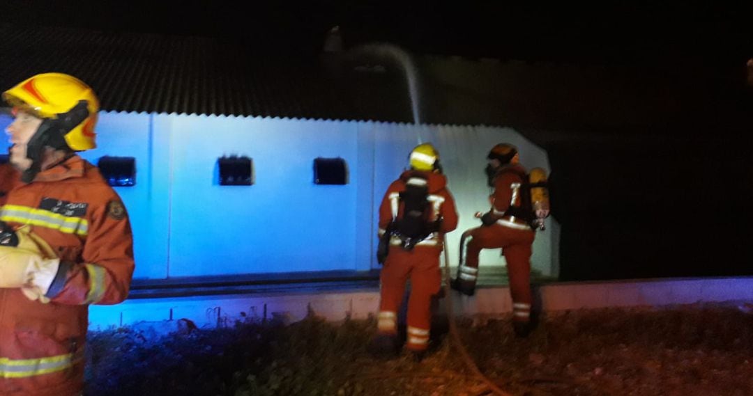 Incendio en la granja avícola de Picassent en el que han fallecido 42.000 pollos