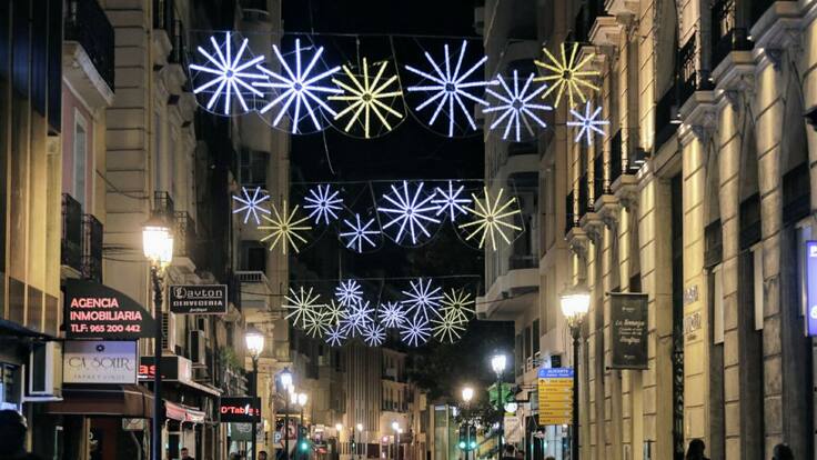 La Columna de Carlos Arcaya | Tampoco hacía falta ser los últimos en encender el alumbrado de Navidad | 11/12/2019