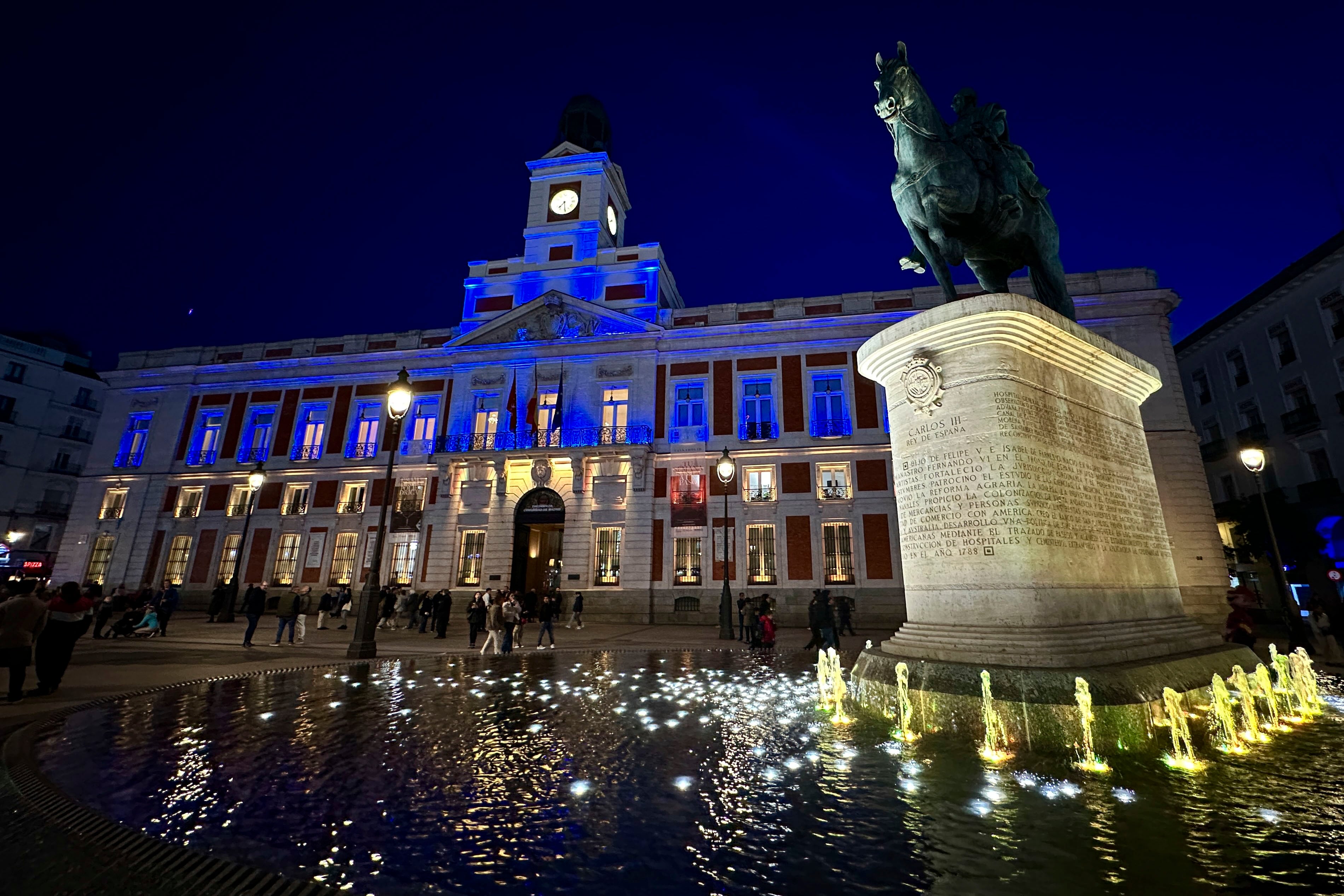 Vista de la fachada de la Real Casa de Correos, sede del Gobierno regional de Madrid