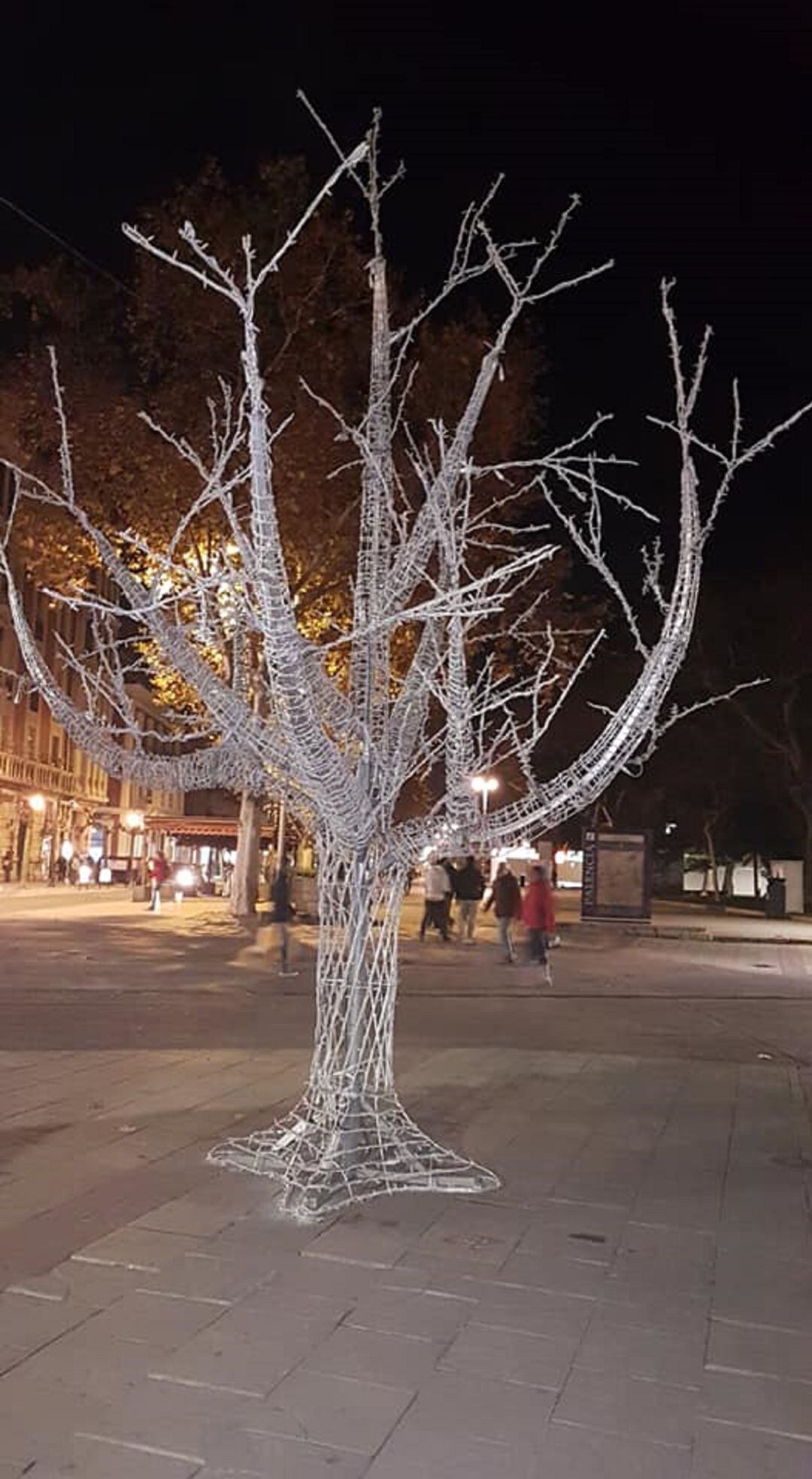 Todo preparado para el encendido de la iluminación navideña en Palencia