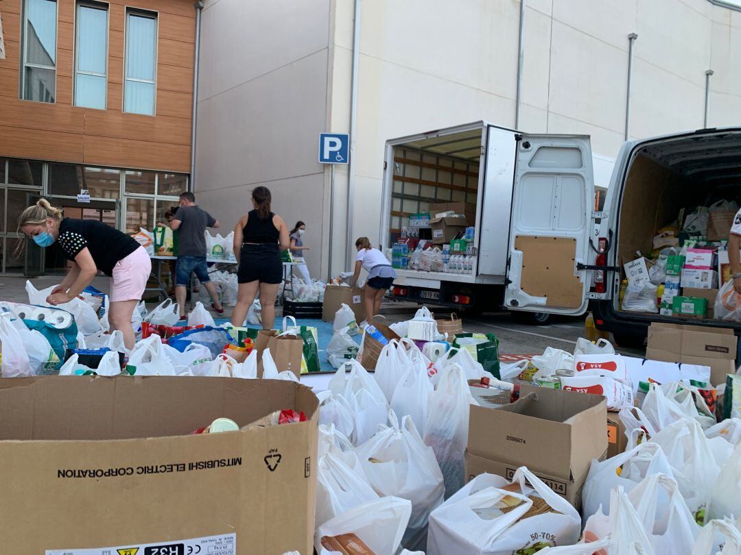 Recogida de alimentos en el Museu Faller de Gandia