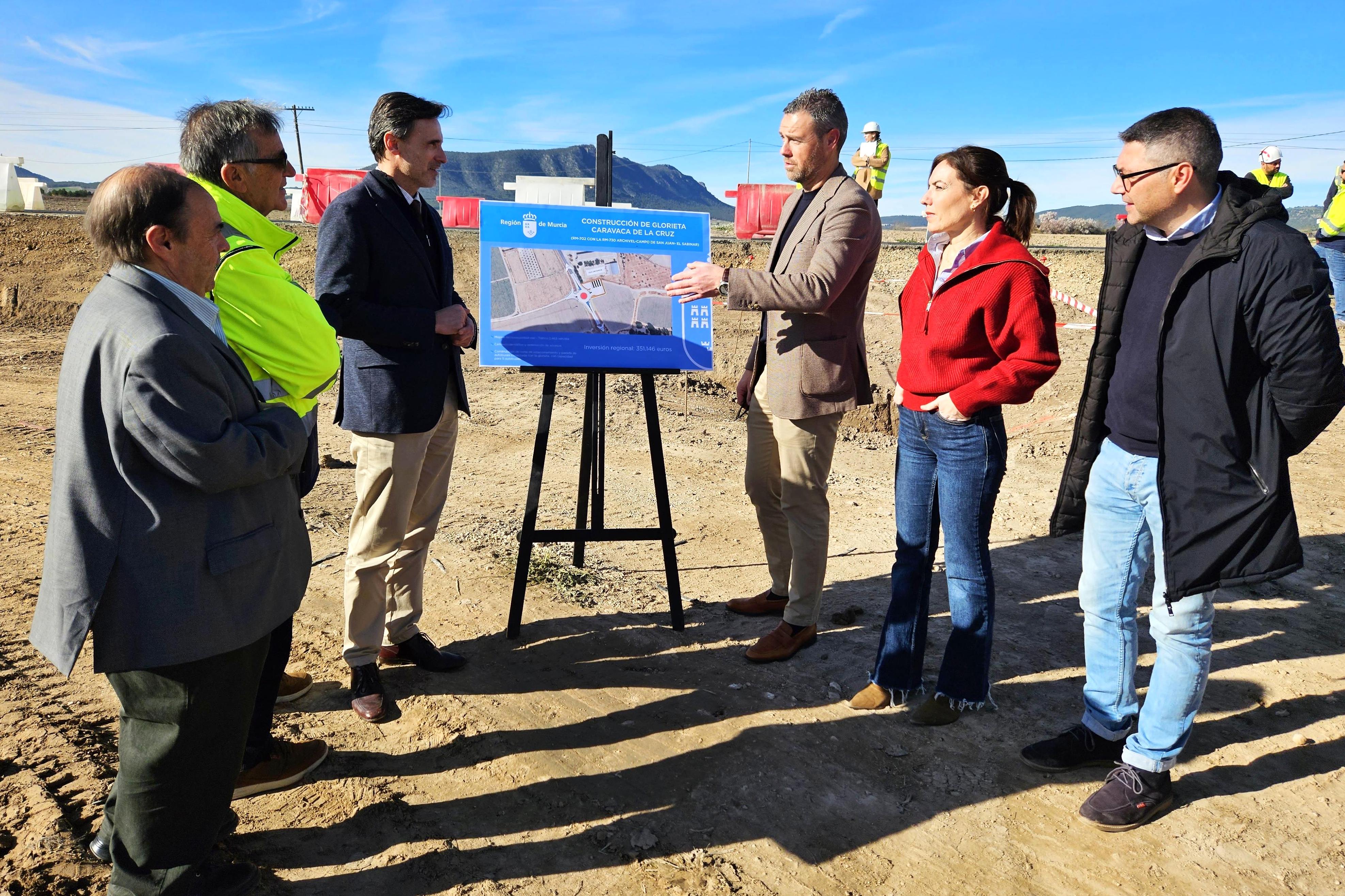 El consejero de Fomento y el alcalde de Caravaca en la inauguración de la obra