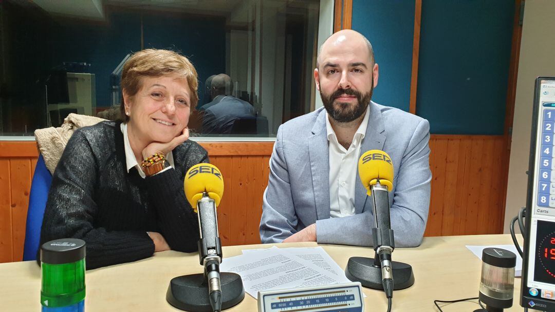 María Jesús Cedrún y Julio Revuelta en el estudio de La Ventana de Cantabria