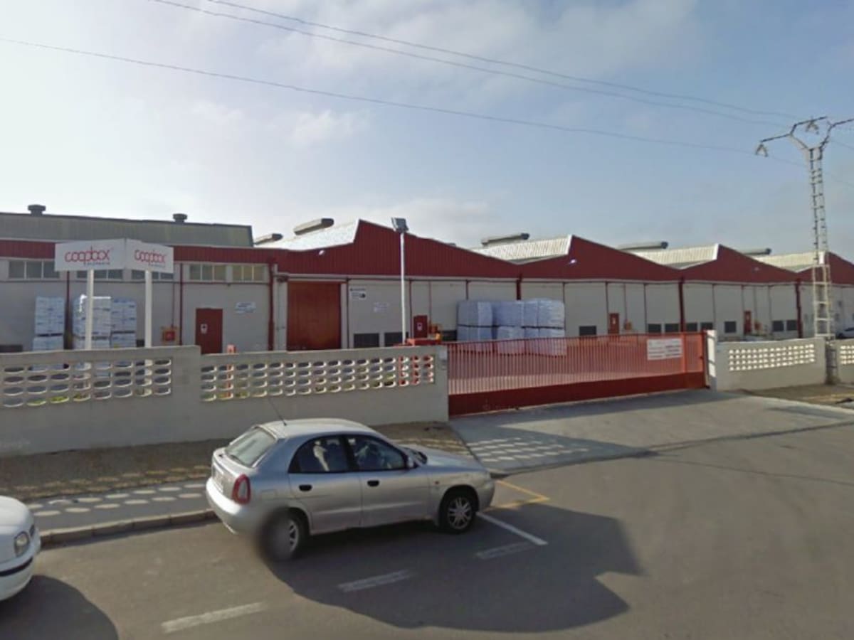 Coopbox quiere despedir a la mitad de su plantilla en Lorca
