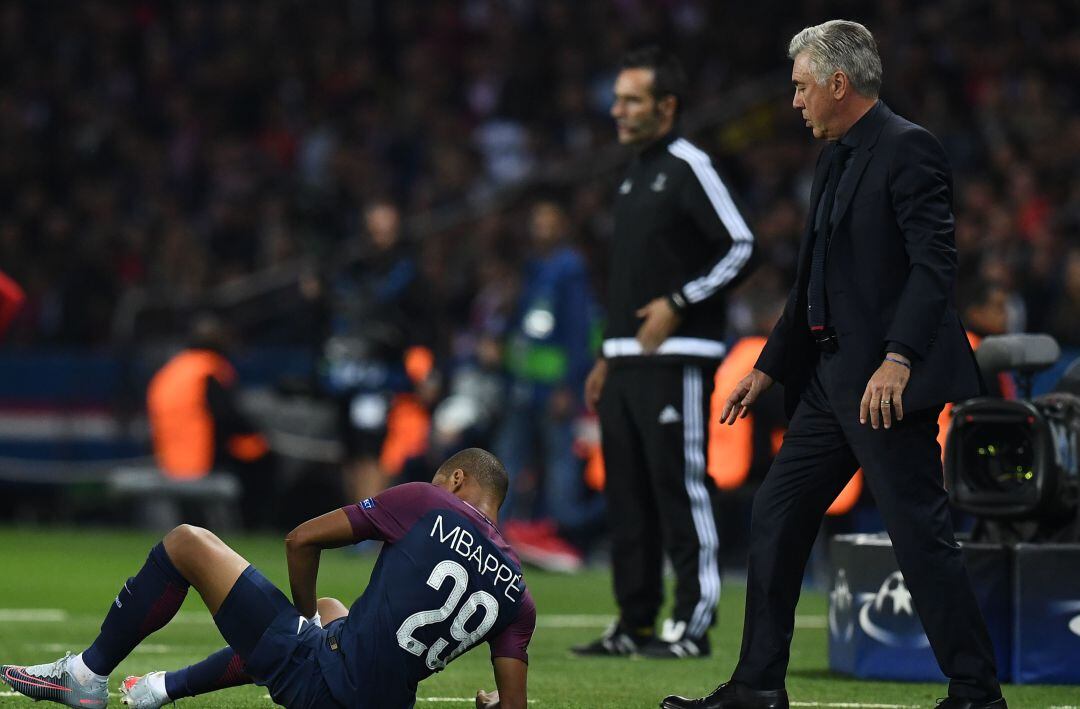 Ancelotti y Mbappé, durante un partido de Champions en 2017