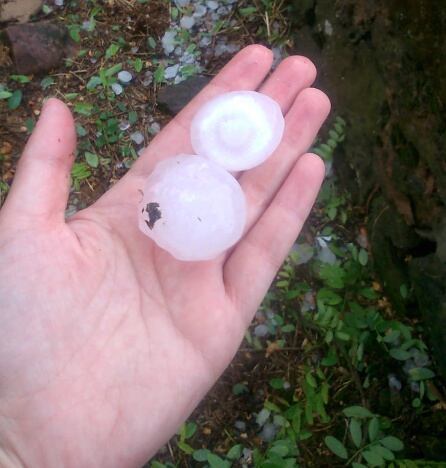 Piedra caída el lunes en Enciso (La Rioja).